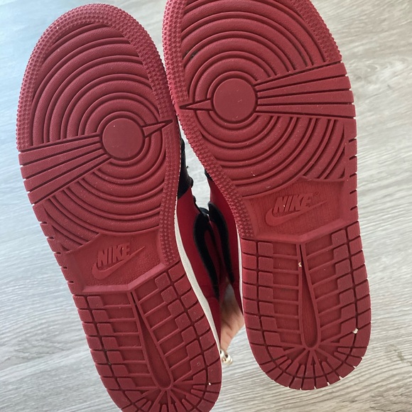 JORDAN 1’S ❤️🖤 - Picture 5 of 6
